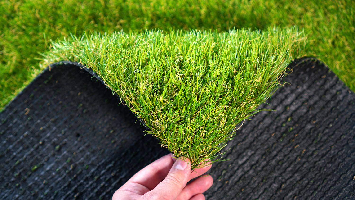 Here’s Why Edging Is Essential When Installing Synthetic Turf